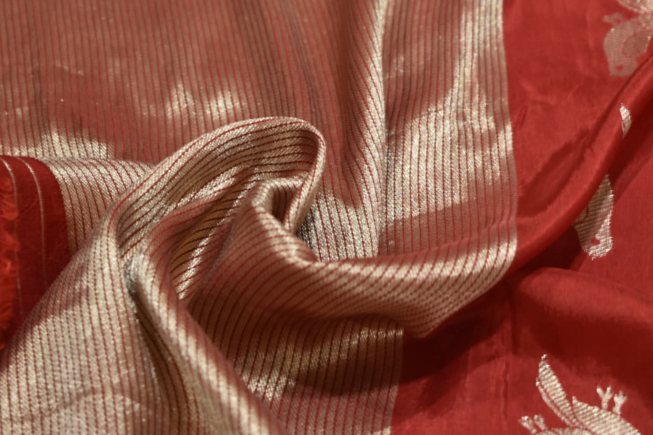 Graceful Red Silk Saree With Golden Bird & Stripe Zari Detailing
