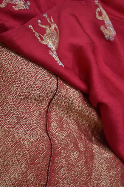 Elegant Magenta Banarsi Silk Saree With Golden Zari & Horse Motifs